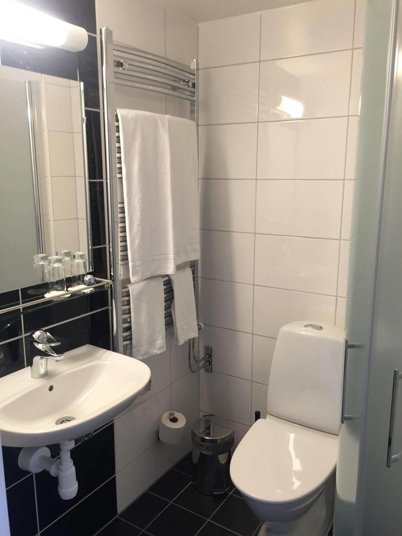 Hotell Hulingen Hultsfred Bagian luar foto